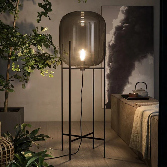 pulpo lámpara de pie Oda Big, gris humo/negro, altura 140 cm
