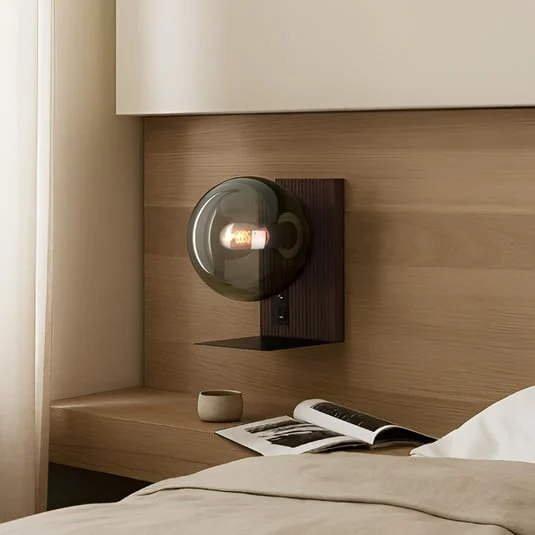 Aplique de Pared Lucande Veloura, altura 30 cm, cristal, madera, USB