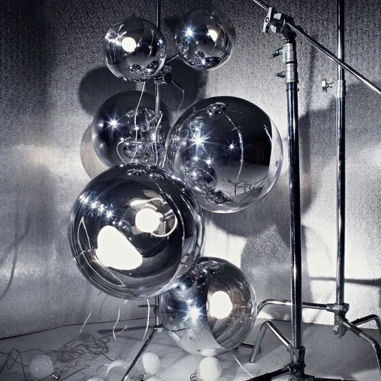 Lámpara de pie Mirror Ball de Tom Dixon, color plata, 182 cm