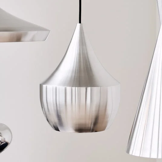 Lámpara colgante LED Beat Tall Unbeaten de Tom Dixon, color aluminio