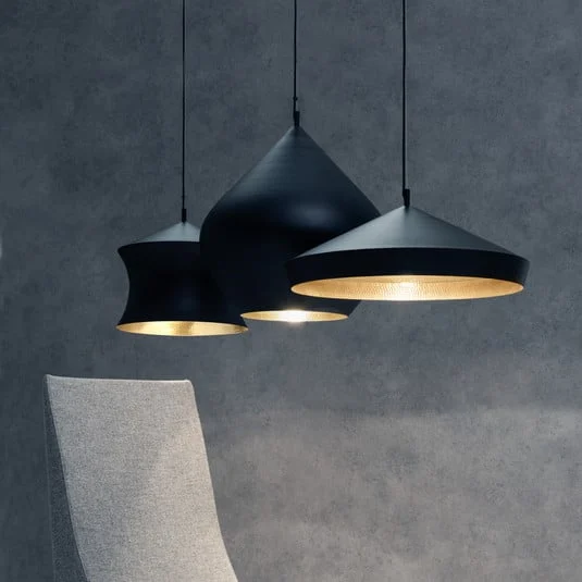 lámpara colgante LED Beat Wide de Tom Dixon, negra, 36 cm, latón