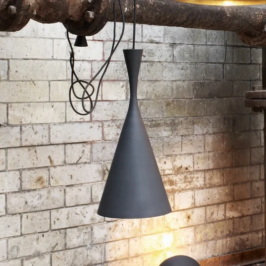 lámpara colgante LED Beat Tall de Tom Dixon, negra, Ø 19 cm, latón