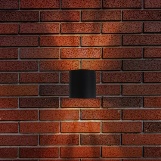 Aplique LED para exterior ALECTO, negro, altura 10 cm, IP54 up/down