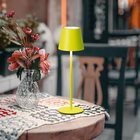 Lámpara de mesa LED recargable Viletto, verde claro, IP54