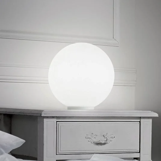 Lámpara de mesa Ideal Lux Mapa, Ø 40 cm, cristal opalino, esfera, E27