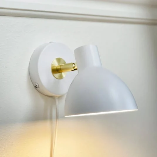 Aplique de pared Lilje de Dyberg Larsen, blanco, Ø 16 cm, metal