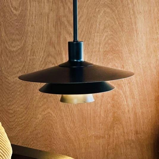 Lámpara colgante Kay de Dyberg Larsen, Ø 30 cm, negra, metal