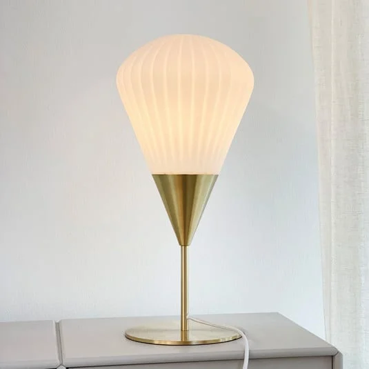 Lámpara de mesa Dyberg Larsen Ballon, blanco/color latón, 46 cm