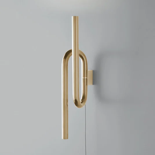 Aplique de pared LED Tobia de Foscarini con cable dorado