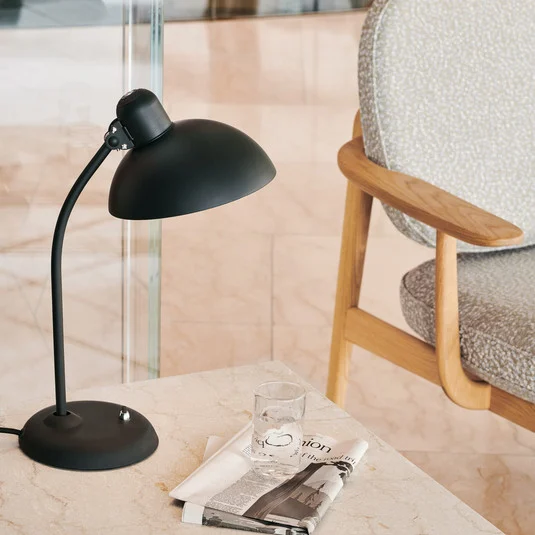 Lámpara de mesa FRITZ HANSEN Kaiser Idell 6556-T, negro mate