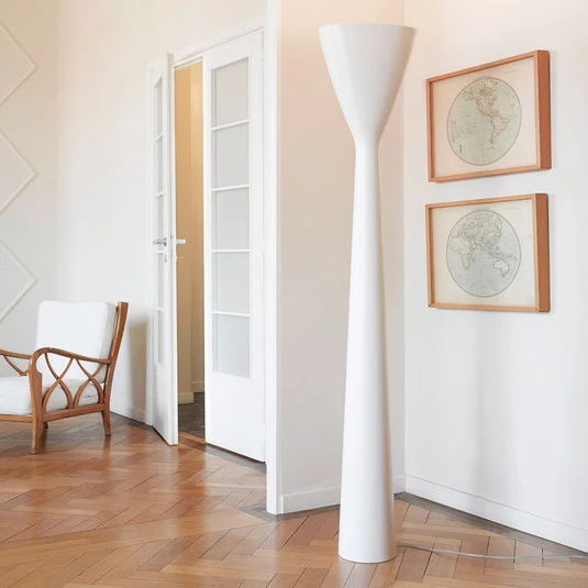 Lámpara LED de pie Carrara con atenuador, blanco