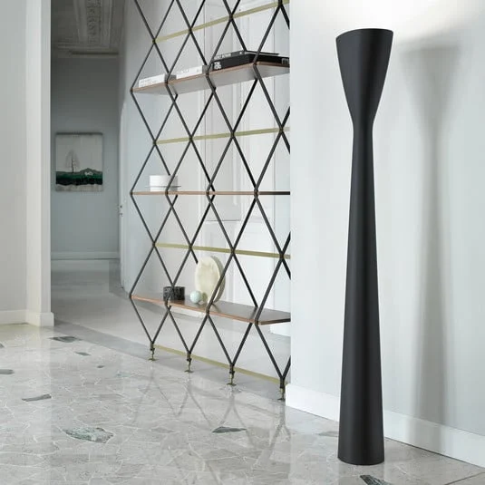 Lámpara LED de pie Carrara con atenuador, negro