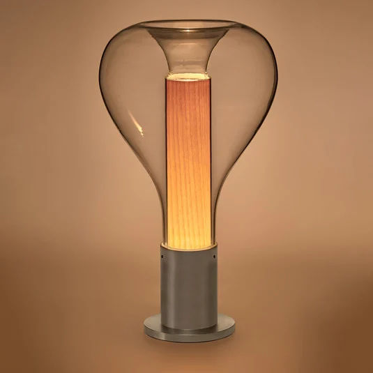 LZF Eris lámpara de mesa LED, aluminio/haya