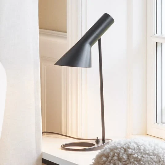 Louis Poulsen AJ Mini lámpara de mesa, negro