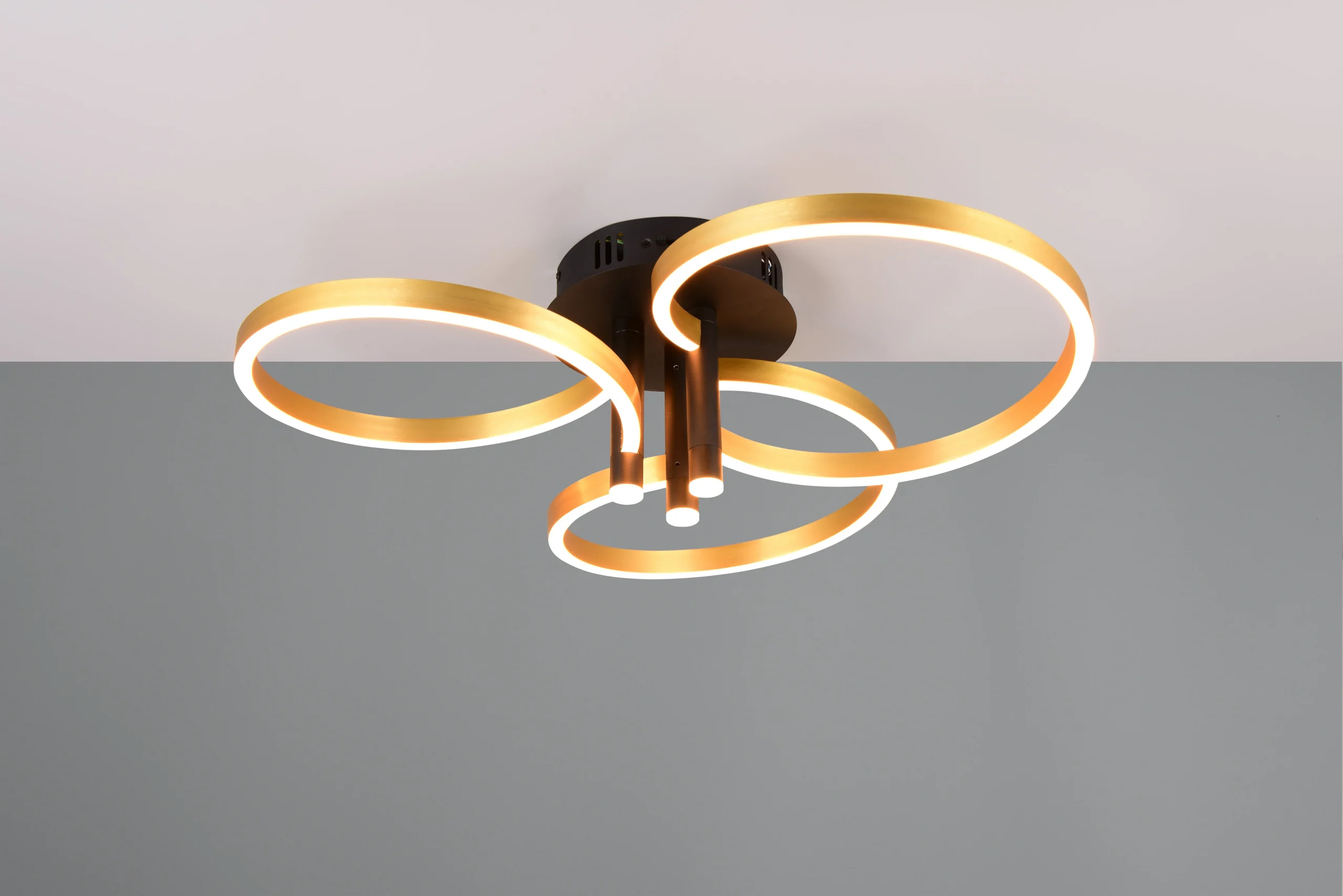 Plafón de techo Trio Caruso LED negro y dorado Ø65,5cm 6