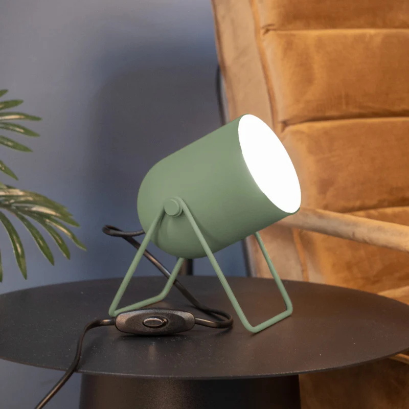 Lámpara de mesa verde de acero, Tjitte, con interruptor