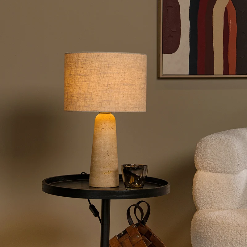Lámpara de mesa moderna beige, Nimue, con interruptor