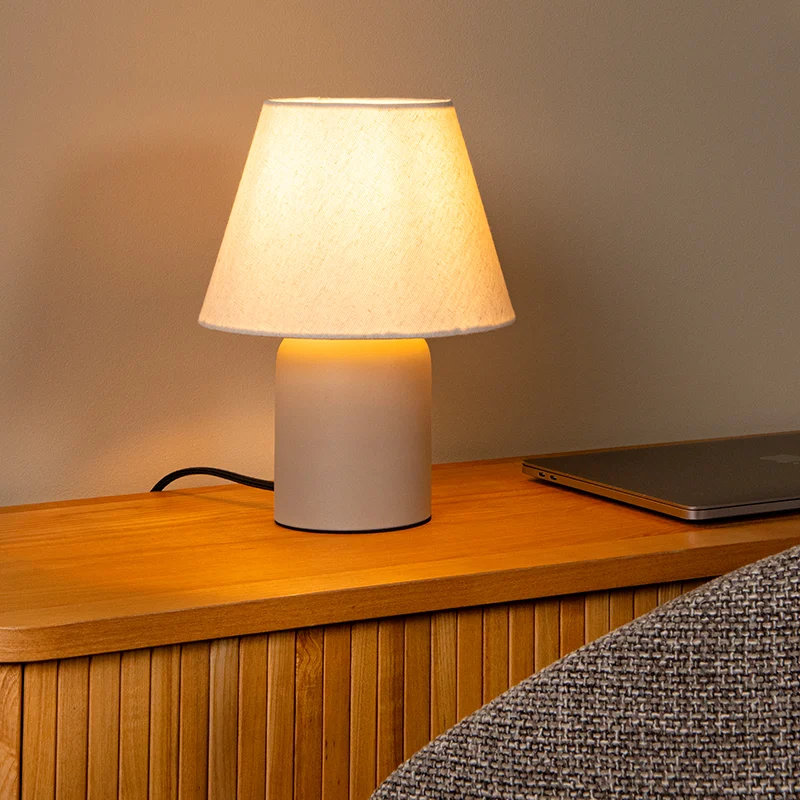 Lámpara de mesa de cerámica beige, Macia, con interruptor