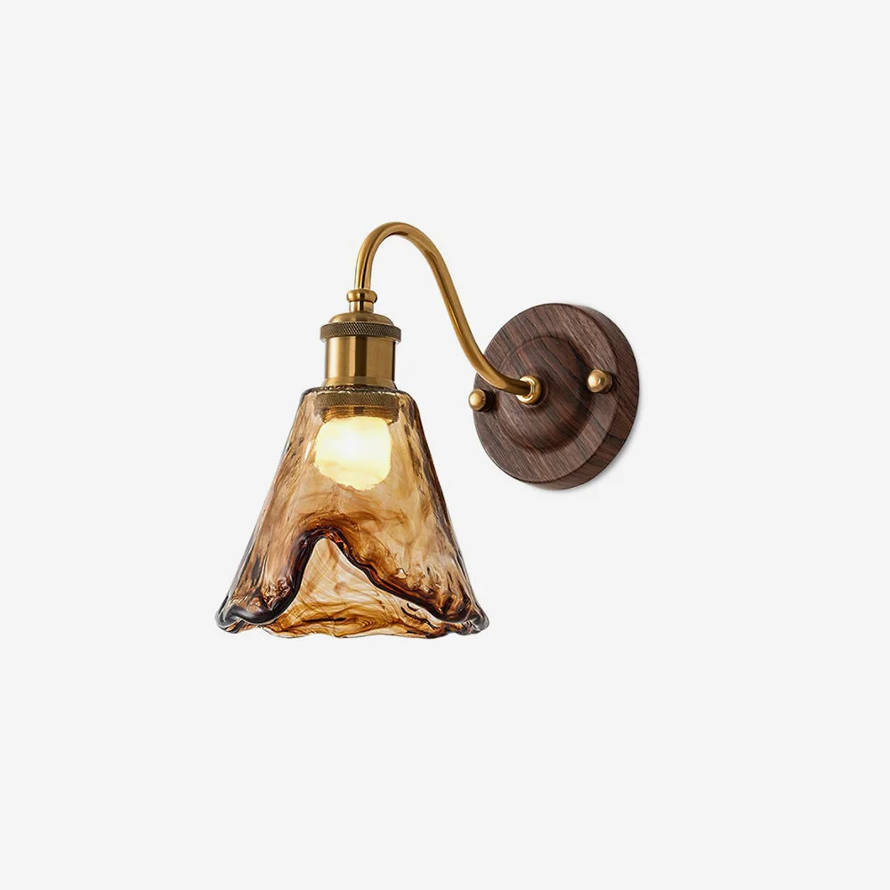 Lámpara de Pared con Pantalla de Vidrio Ámbar, Detalles en Nogal y Dorado, Aplique Vintage y Moderno