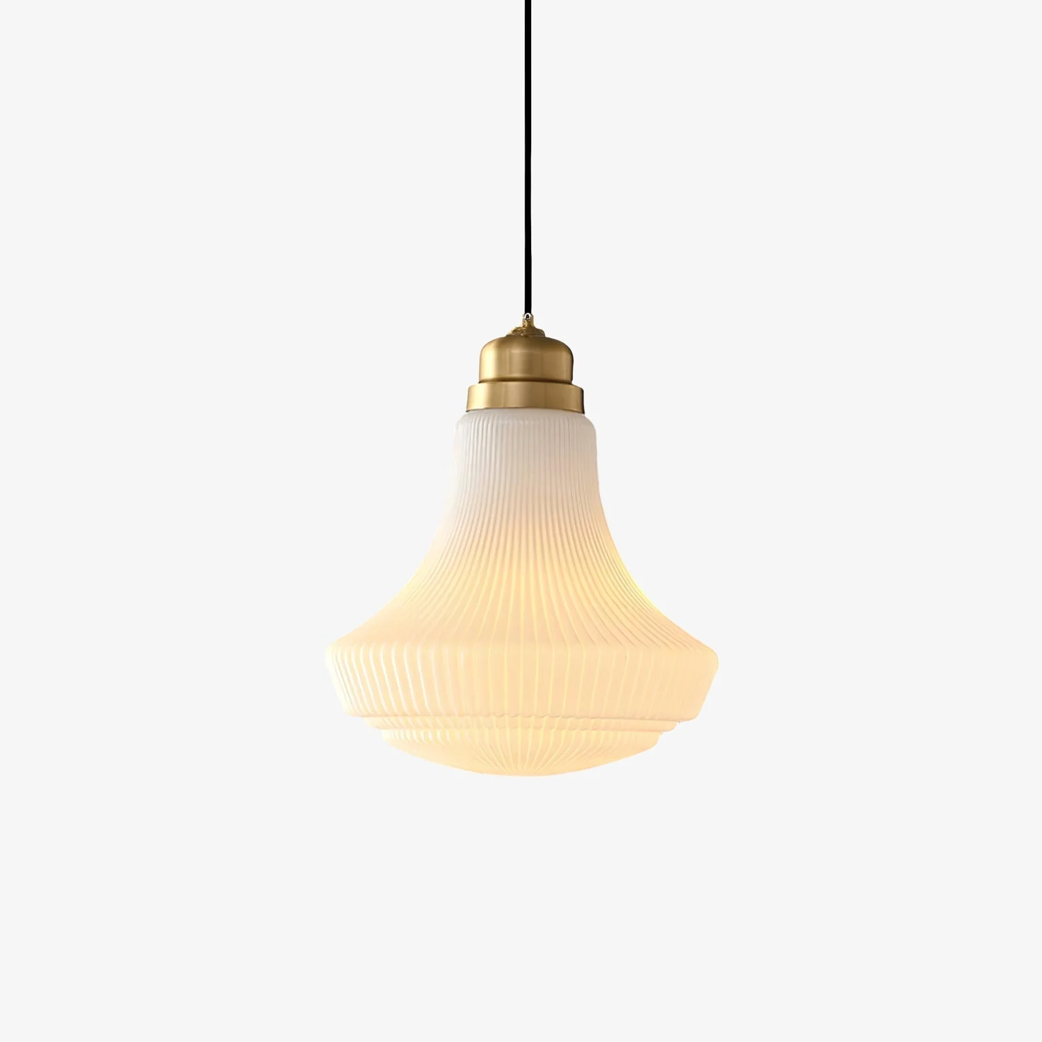 Solara Lámpara Colgante de Vidrio Opalino con Campana Acanalada y Latón Estilo Vintage