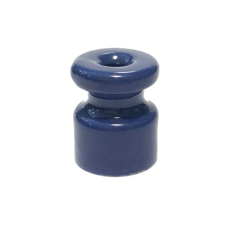 Aislador de porcelana azul para instalación cable trenzado